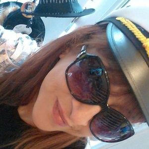 Meet your Posher, Edda